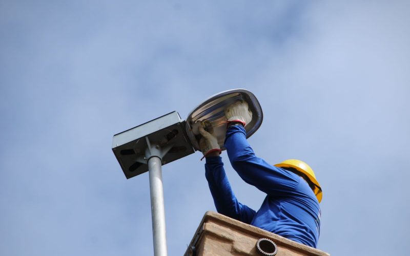 Veículo para manutenção da iluminação pública em Carpina poderá custar mais de R$ 324 mil