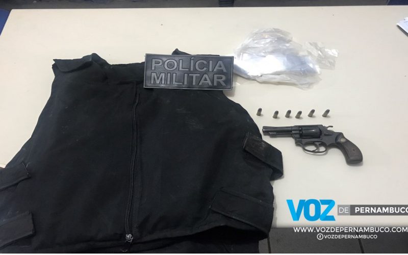 Polícia apreende arma e colete à prova de balas com menor em Vicência