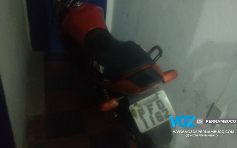 Moto roubada é recuperada na PE-89